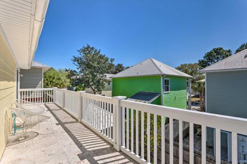 Santa Rosa Cottage Blocks To Beach And Pool!