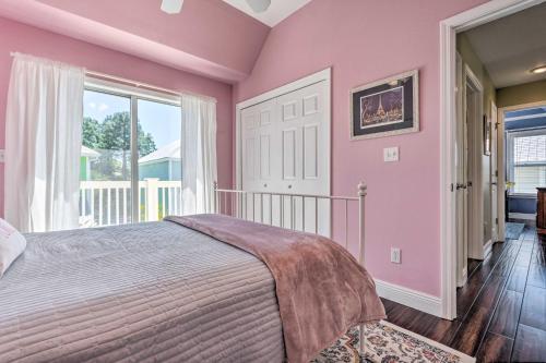 Santa Rosa Cottage Blocks To Beach And Pool!