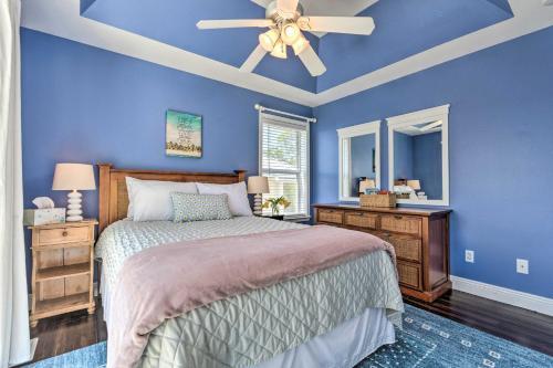 Santa Rosa Cottage Blocks To Beach And Pool!