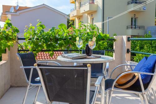 Sea And Lemon Tree Apartment