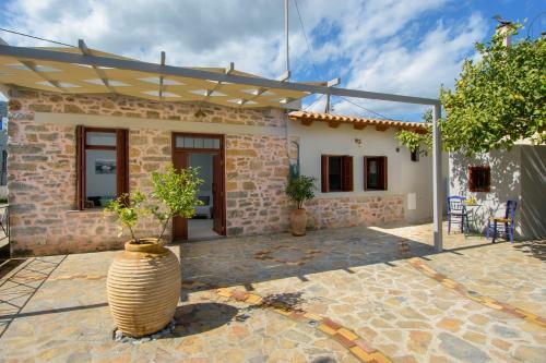 Pavlakis Lemon-tree House