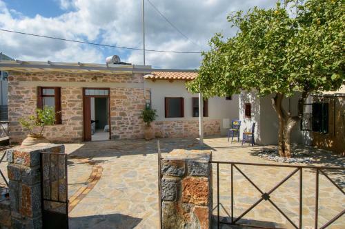 Pavlakis Lemon-tree House