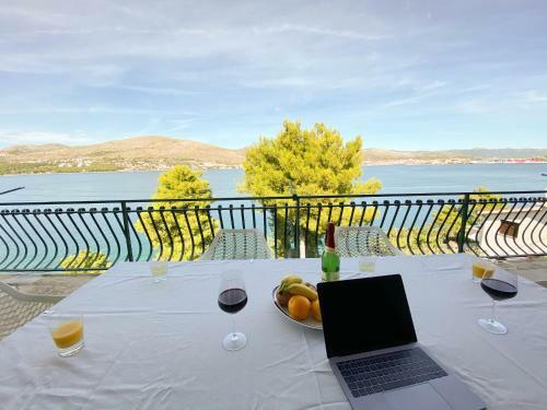Seaview & Beachfront Apartments Jakov