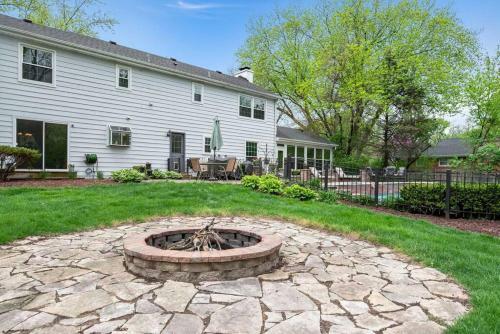Newly Renovated Home W Pool, Hot Tub & Firepit