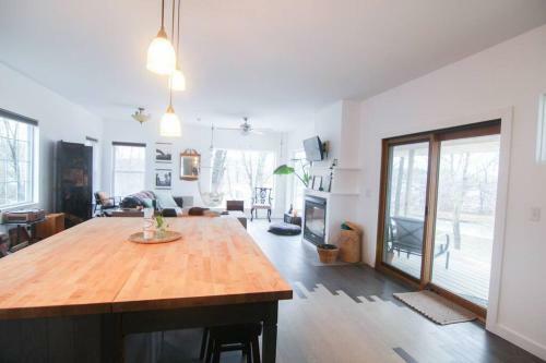Monarch Landing-brand New Luxury House -waterfront