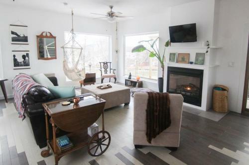 Monarch Landing-brand New Luxury House -waterfront