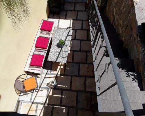 Apartamento Ermoupolis 1834 Traditional Stone Yard House