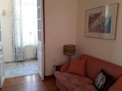 Apartamento Ermoupolis 1834 Traditional Stone Yard House