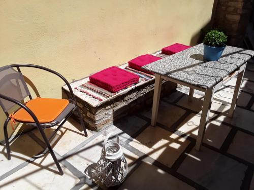 Apartamento Ermoupolis 1834 Traditional Stone Yard House