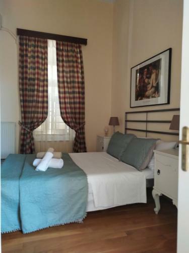Apartamento Ermoupolis 1834 Traditional Stone Yard House