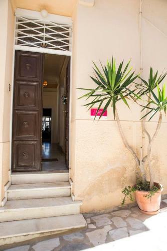 Apartamento Ermoupolis 1834 Traditional Stone Yard House