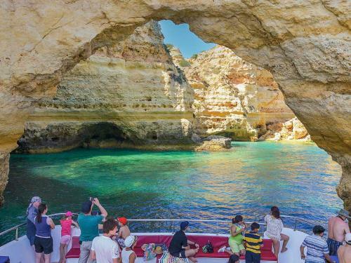 Luxury Apartment, 3 Min Walk To The Beach, Albufeira