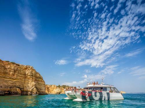 Luxury Apartment, 3 Min Walk To The Beach, Albufeira