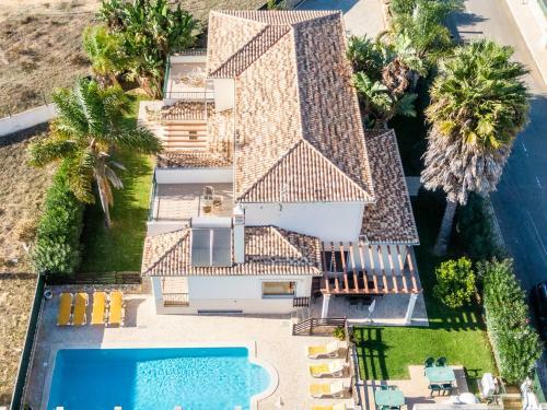 Villa Cordeiro - Heated Pool - Free Wi-fi - Air Con