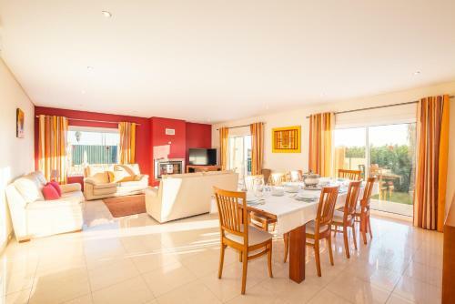 Villa Cordeiro - Heated Pool - Free Wi-fi - Air Con