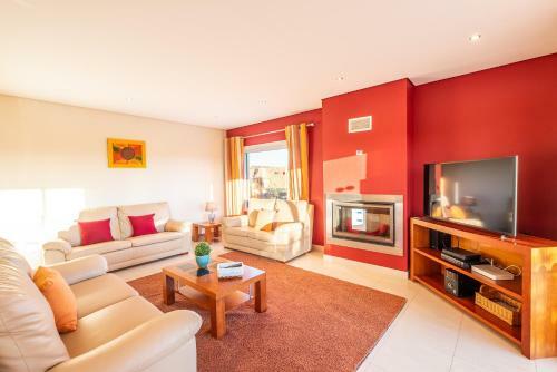 Villa Cordeiro - Heated Pool - Free Wi-fi - Air Con