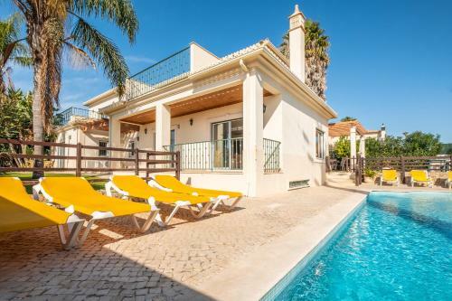 Villa Cordeiro - Heated Pool - Free Wi-fi - Air Con