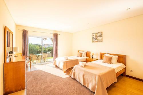 Villa Cordeiro - Heated Pool - Free Wi-fi - Air Con
