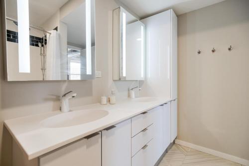 Upscale 2 Bedroom Stay With Rooftop Pool And Hot Tub! 313