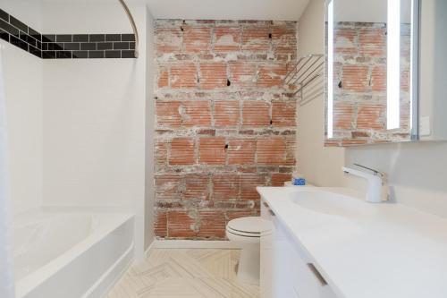 Upscale 2 Bedroom Stay With Rooftop Pool And Hot Tub! 313