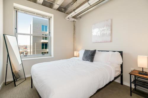 Upscale 2 Bedroom Stay With Rooftop Pool And Hot Tub! 313