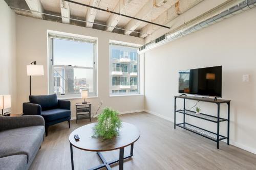 Upscale 2 Bedroom Stay With Rooftop Pool And Hot Tub! 313