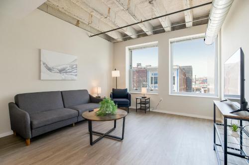 Upscale 2 Bedroom Stay With Rooftop Pool And Hot Tub! 313