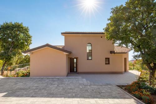 Villa Teza, Brand New, 8 Guests, Amazing View