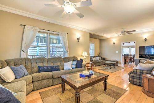 Beautiful Spacious Beach Home, Private Deck & Grill, With Beach Badges