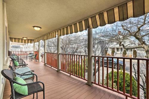 Beautiful Spacious Beach Home, Private Deck & Grill, With Beach Badges