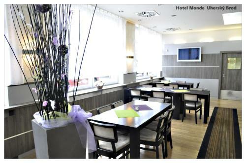 Hotel Monde