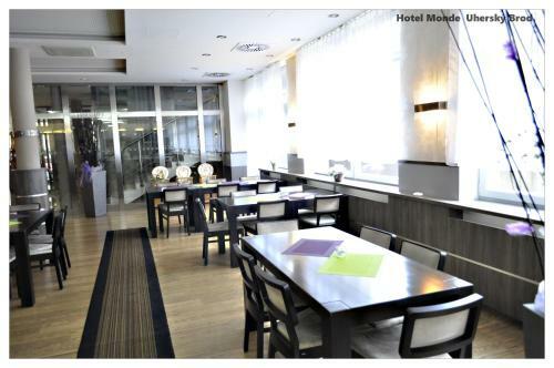 Hotel Monde