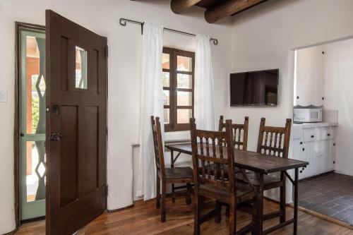 Camino Monte Vista Manor