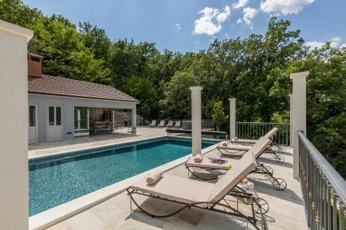 Villa Grey Stone