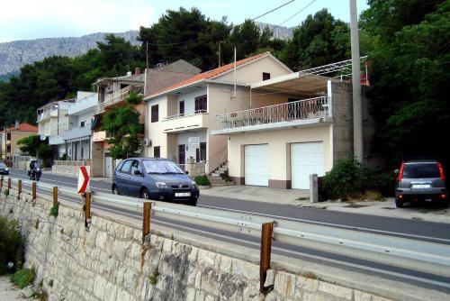 Apartments By The Sea Mali Rat (Omis) - 2811