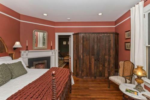 Award Winning Cottage In Montford *2 Blks Downtown