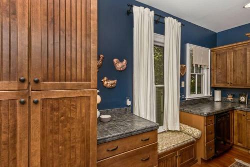 Award Winning Cottage In Montford *2 Blks Downtown