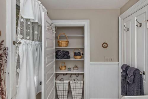 Award Winning Cottage In Montford *2 Blks Downtown