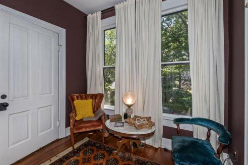 Award Winning Cottage In Montford *2 Blks Downtown
