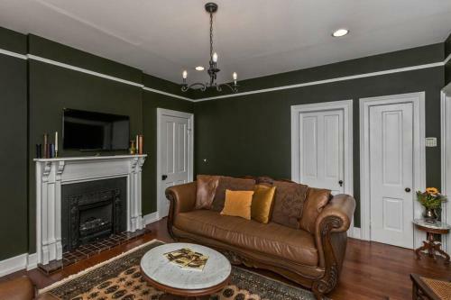 Award Winning Cottage In Montford *2 Blks Downtown