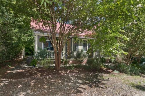 Award Winning Cottage In Montford *2 Blks Downtown