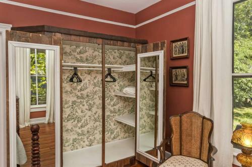 Award Winning Cottage In Montford *2 Blks Downtown