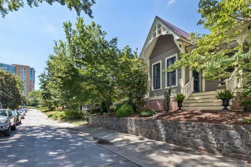 Award Winning Cottage In Montford *2 Blks Downtown