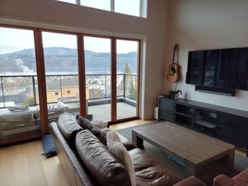 Cascadia Loft 705