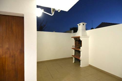 Casa Dos Rouxin�is - Villa With Patio & Barbecue