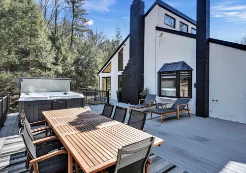 Pine Hollow Lodge