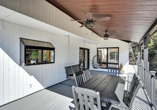 Pine Hollow Lodge