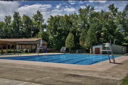 Beautiful Lake Front Home With Tons Of Amenities!