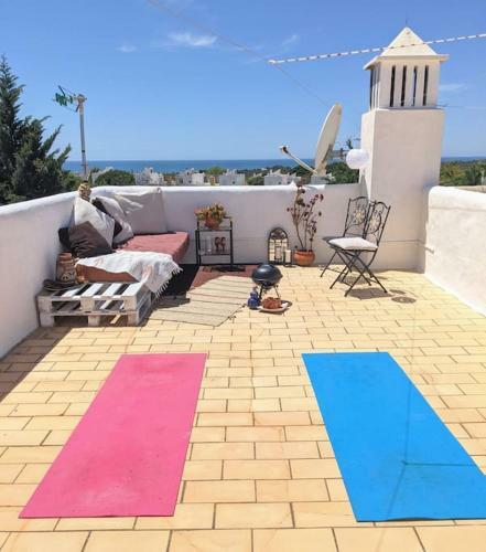 Beachside Oasis W Pool, Garden & Rooftop Sea Views