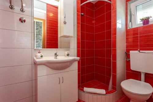 Apartment With A Private Swimming Pool, Garden & Bbq